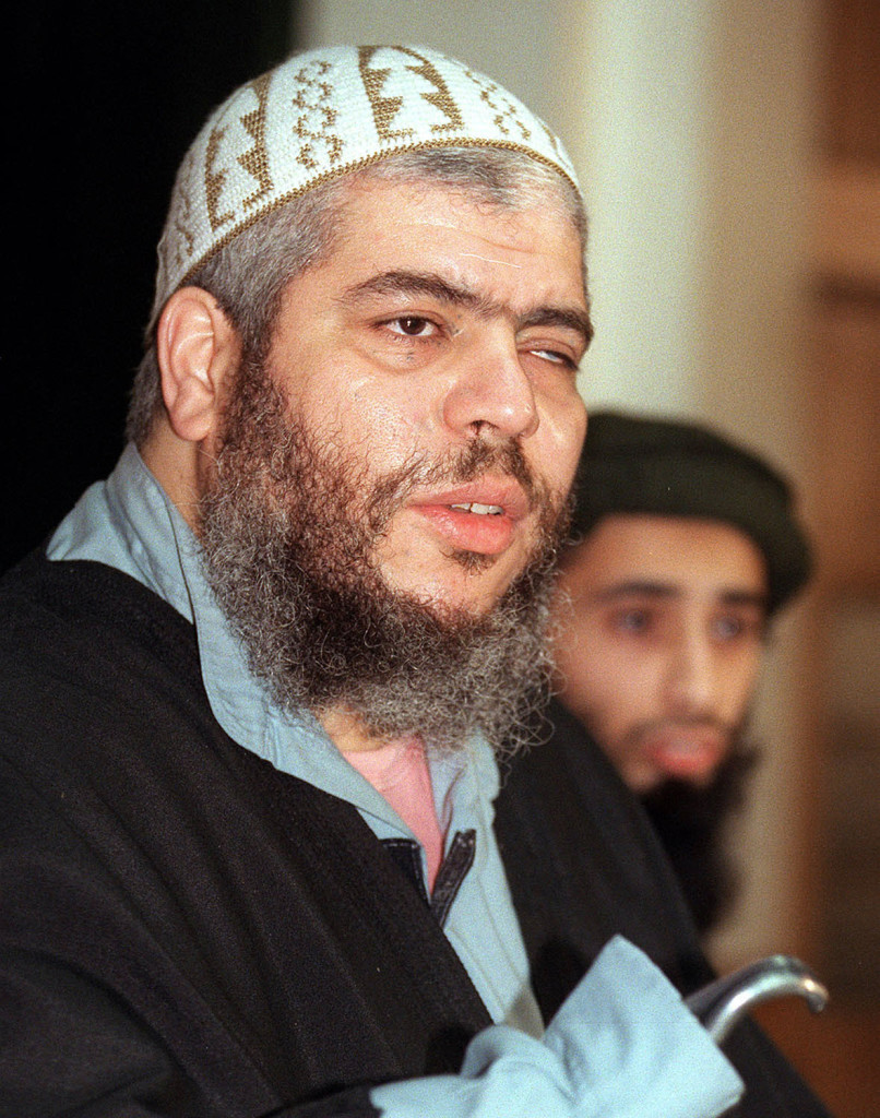 ap foto : alastair grant : file - in this jan. 20, 1999 file photo, muslim cleric abu hamza al-masri speaks at a press conference in london . a british court is expected to rule on whether extremist cleric abu hamza al-masri is too ill to be extradited to the united states to face terror charges. london's high court is set to decide friday oct. 5, 2012 whether al-masri and other terror suspects can be sent to the u.s. to face charges that include helping set up a terrorist training camp in rural oregon. (ap photo/alastair grant, file) / scanpix code: 436 jan. 20, 1999 file phot abu hamza al masr britain radical cleri automatarkiverad