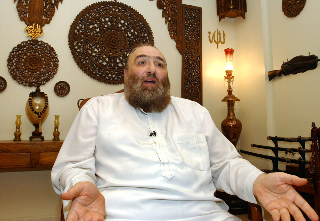 ap foto : str : muslim cleric omar bakri mohammed speaks during an interview with the associated press in his house in the northern city of tripoli, lebanon, friday, nov. 12, 2010.  a military court in lebanon on friday convicted radical muslim cleric omar bakri mohammed of terrorism charges and sentenced him in absentia to life in prison, according to lebanese judicial officials, who said bakri was among 54 people sentenced friday as part of ongoing trials of militants who fought deadly clashes with the lebanese army in 2007. (ap photo) omar bakri mohamme mideast lebanon cleric sentence automatarkiverad