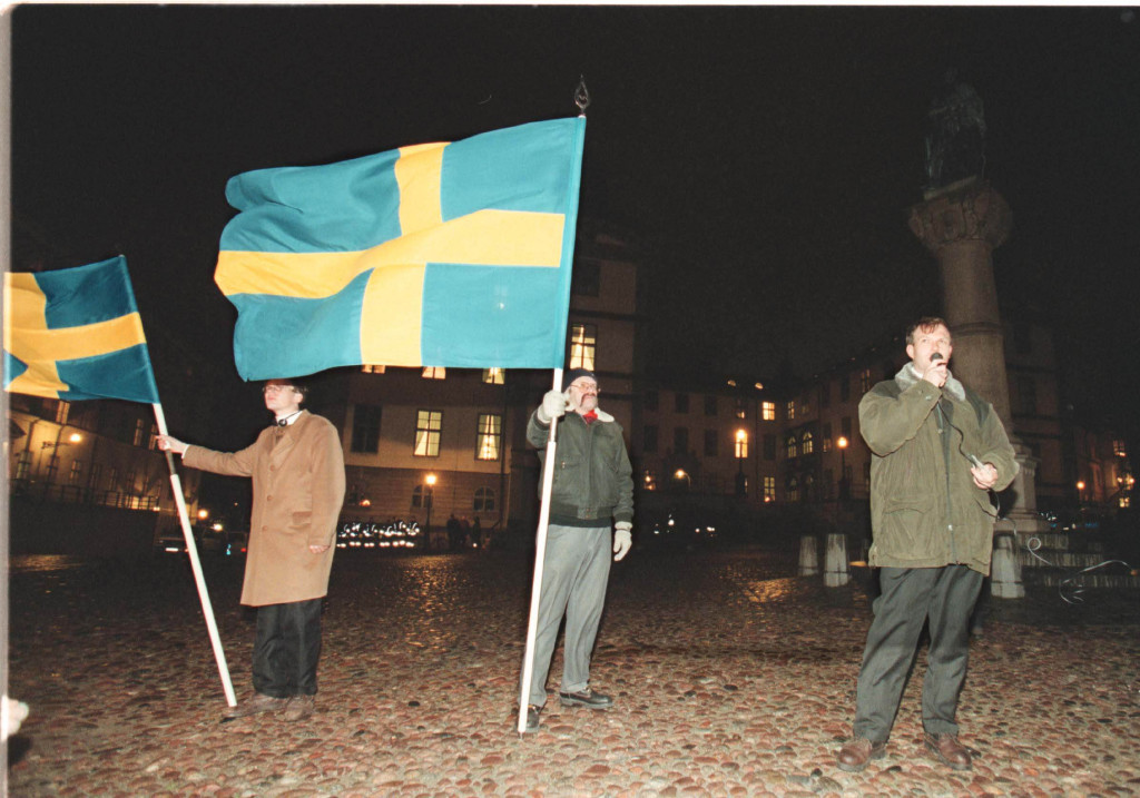 foto : jonas ekstr?mer : stockholm 30 nov 1999 sverigedemokraternas ordf?rande mikael jansson frân ÷rebro, talar vid partiets m?te pâ riddarholmen i stockholm pâ tisdagen. foto: jonas ekstr?mer code: 1030 copyright scanpix sweden