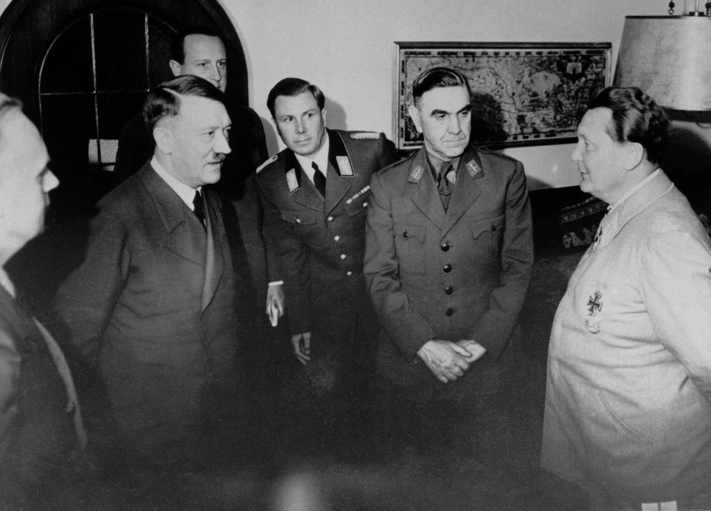 foto : ap : adolf hitler (second from left) and dr. ante pavelic (second from right) listen to hermann goering (right) at hilter's mountain residence,the berghof, on june 6, 1941 in bavaria. the occasion was hitler's reception for pavelic, the newly appointed croatian chief of state. (ap photo/berlin)