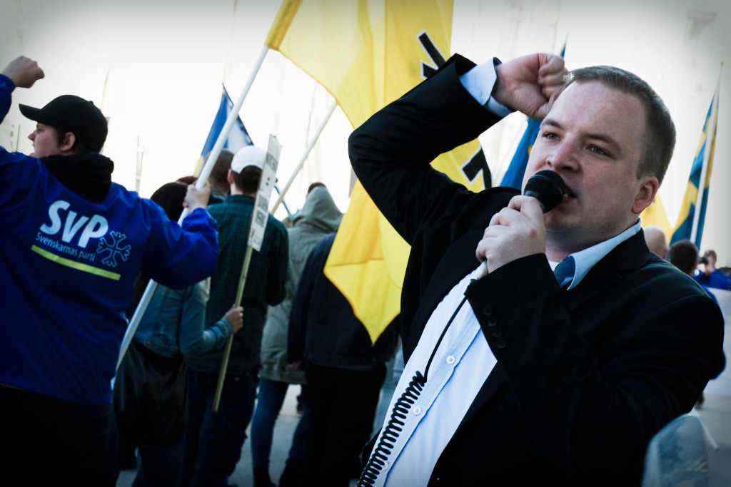 Svenskarnas Parti och Frbundet Nationell Ungdom demonstrerade i Eskilstuna 1a maj. Demonstrationen strdes av antifascister och resulterade i omfattande bk, och ett stort antal gripanden.
P BILDEN: Dan Eriksson